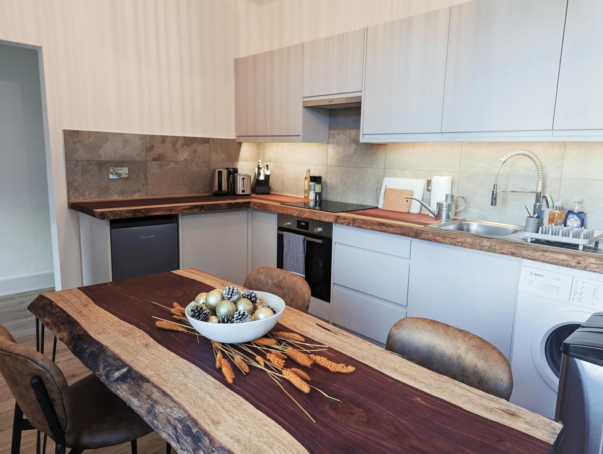 Stylish 2 Bedroom Flat Appartamento *